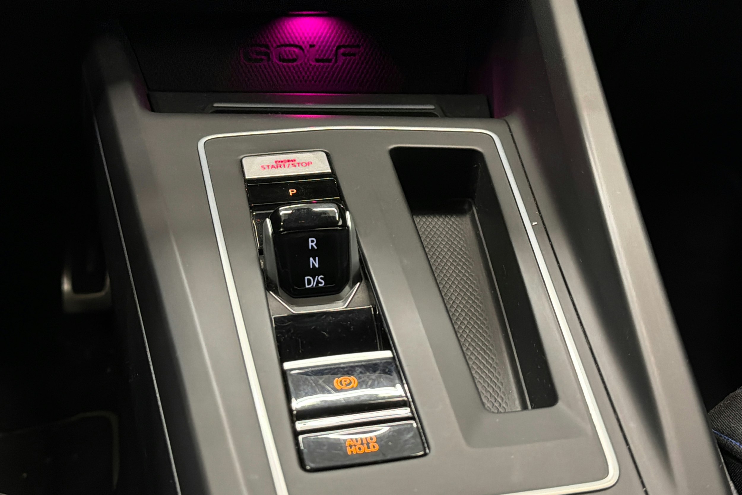 Valkoinen Volkswagen GOLF 2021 kuva 17.