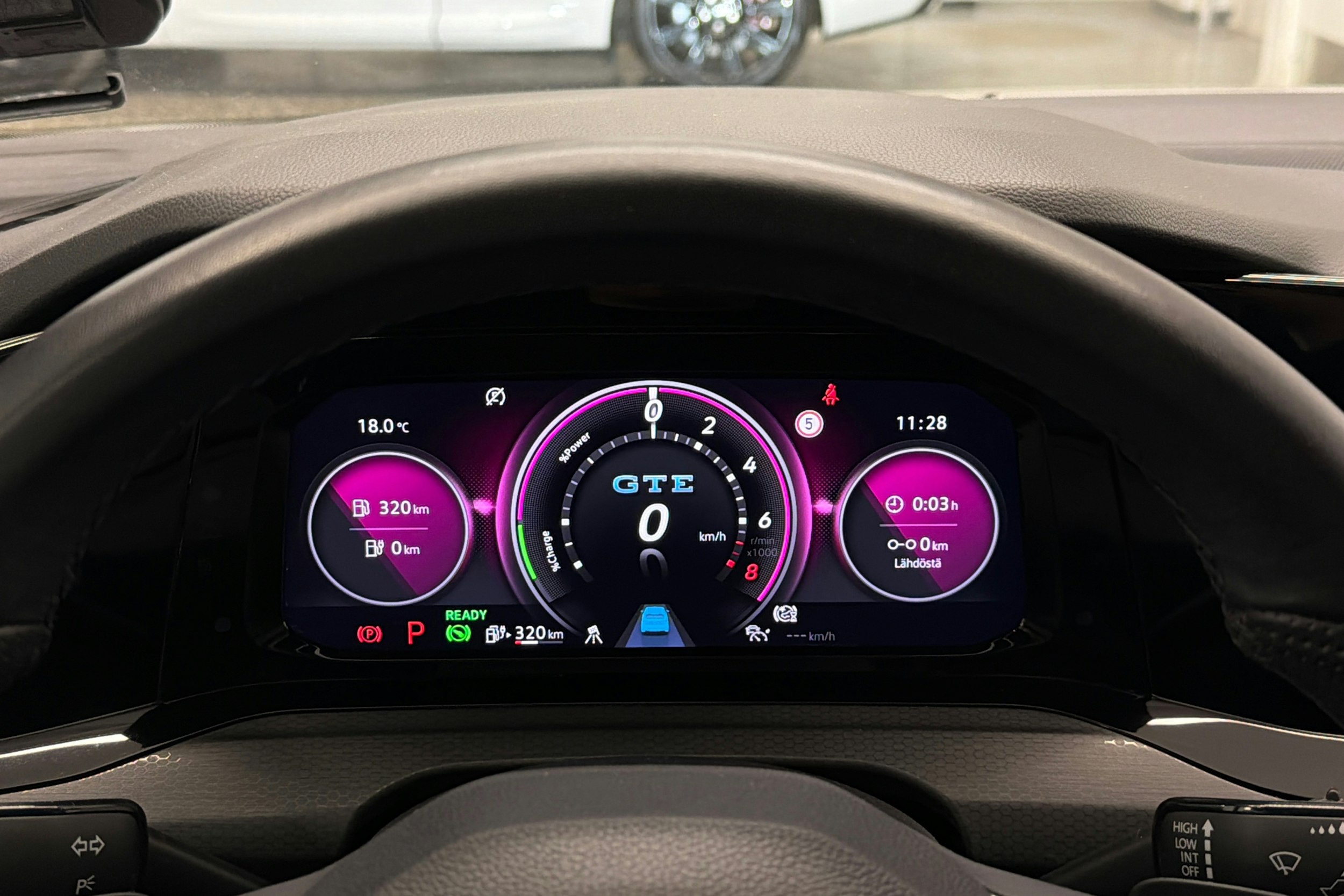 Valkoinen Volkswagen GOLF 2021 kuva 18.