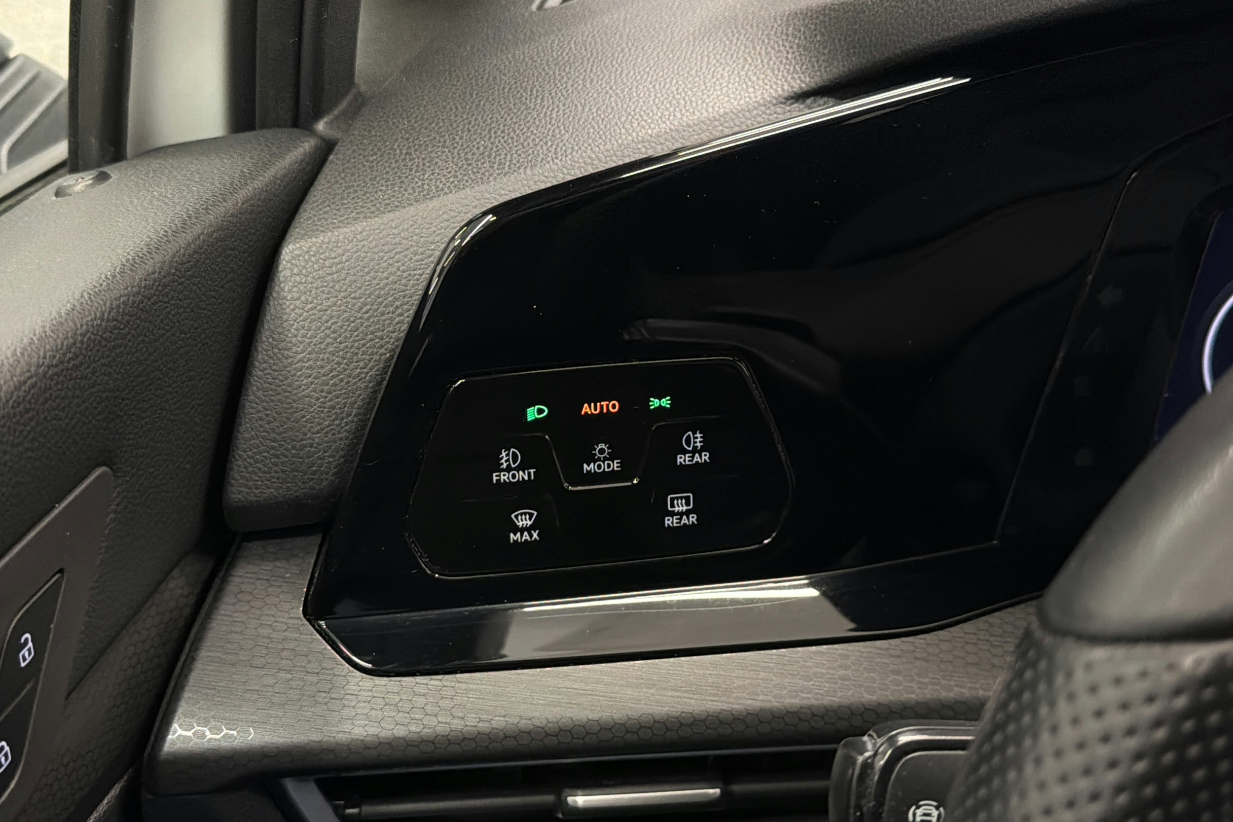 Valkoinen Volkswagen GOLF 2021 kuva 23.