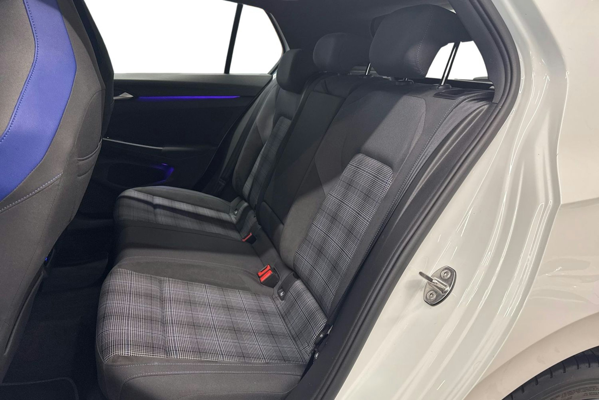 valkoinen Volkswagen Golf 2021 kuva 10.