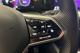 valkoinen Volkswagen Golf 2021 kuva 16.