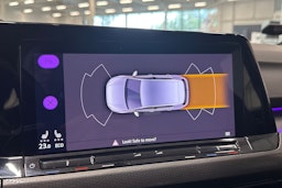 valkoinen Volkswagen Golf 2021 kuva 22.