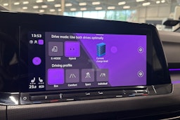 valkoinen Volkswagen Golf 2021 kuva 23.