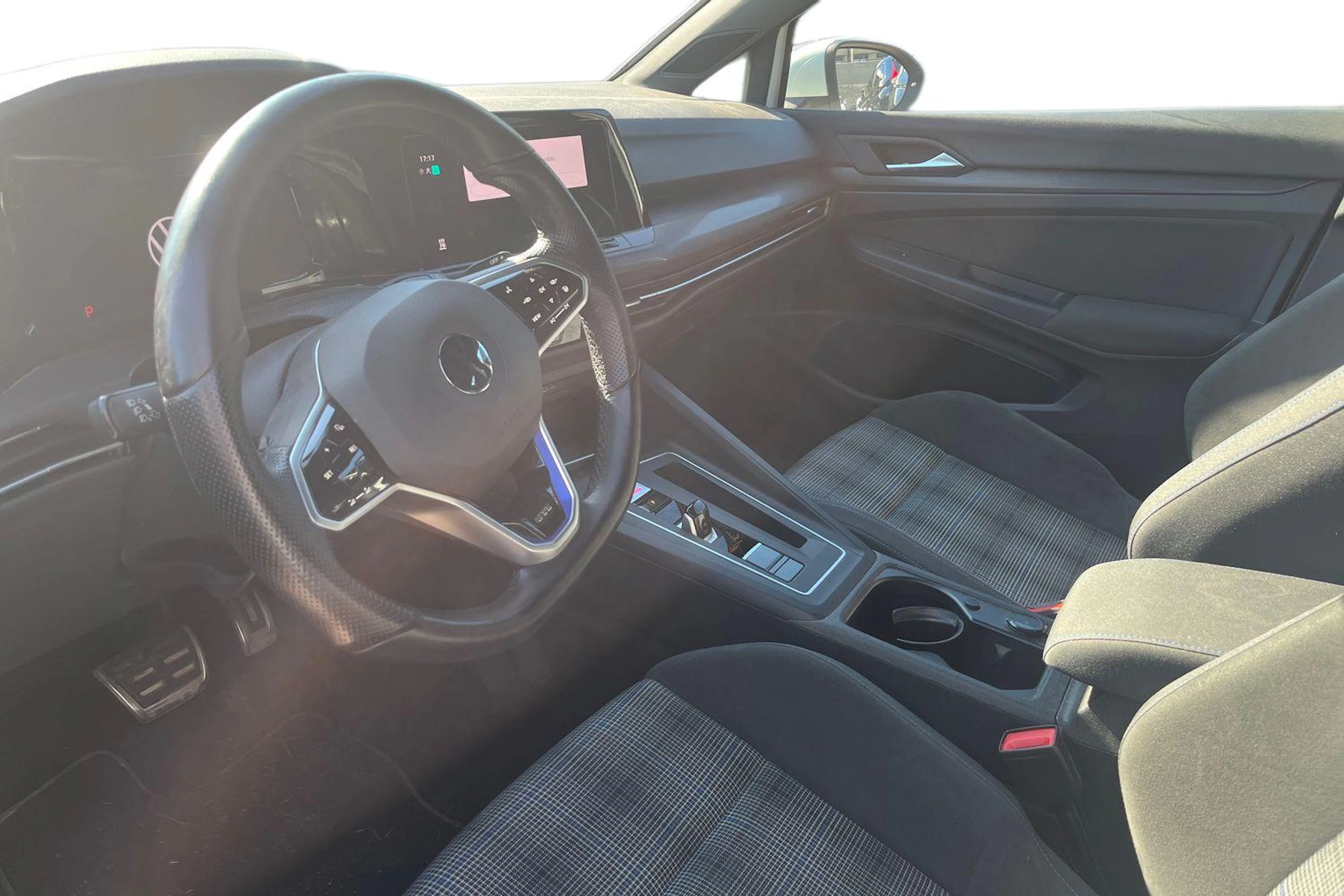 valkoinen Volkswagen Golf 2021 kuva 3.