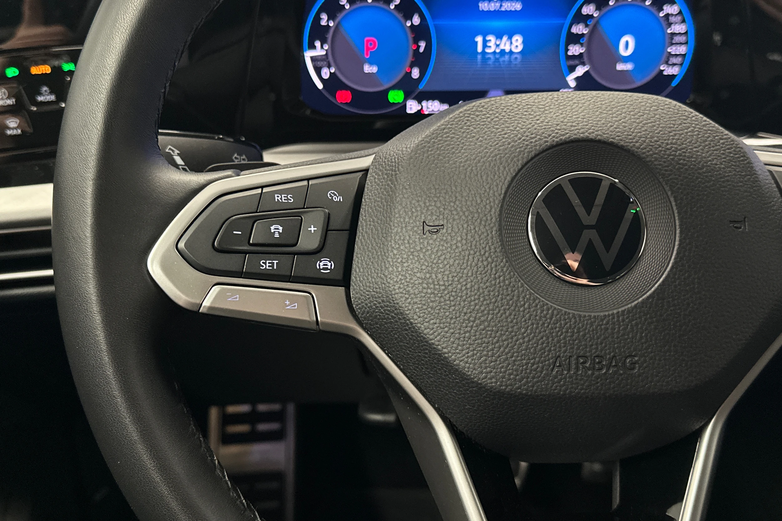 sininen Volkswagen Golf 2022 kuva 11.