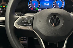 sininen Volkswagen Golf 2022 kuva 11.