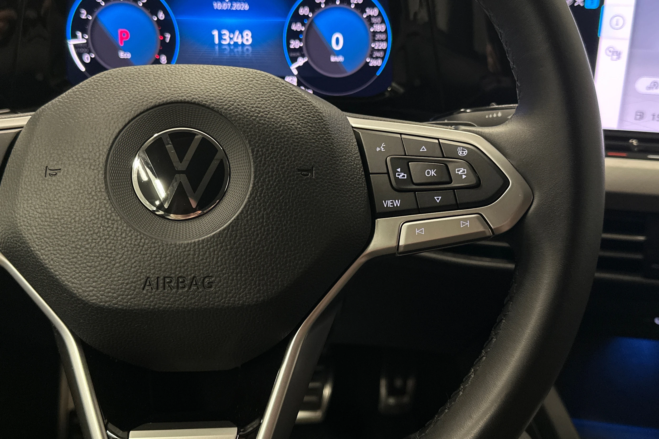 sininen Volkswagen Golf 2022 kuva 12.
