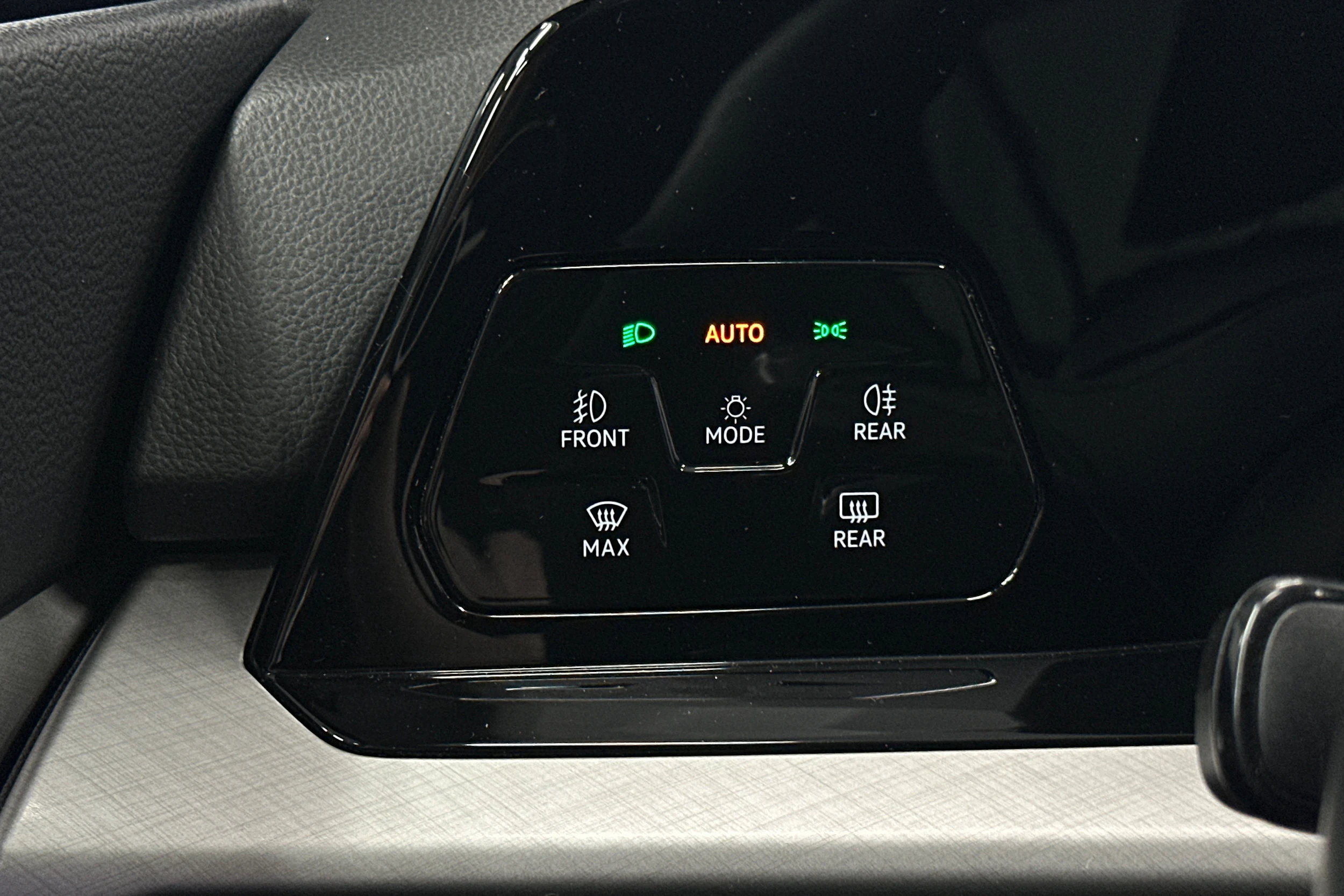 sininen Volkswagen Golf 2022 kuva 14.