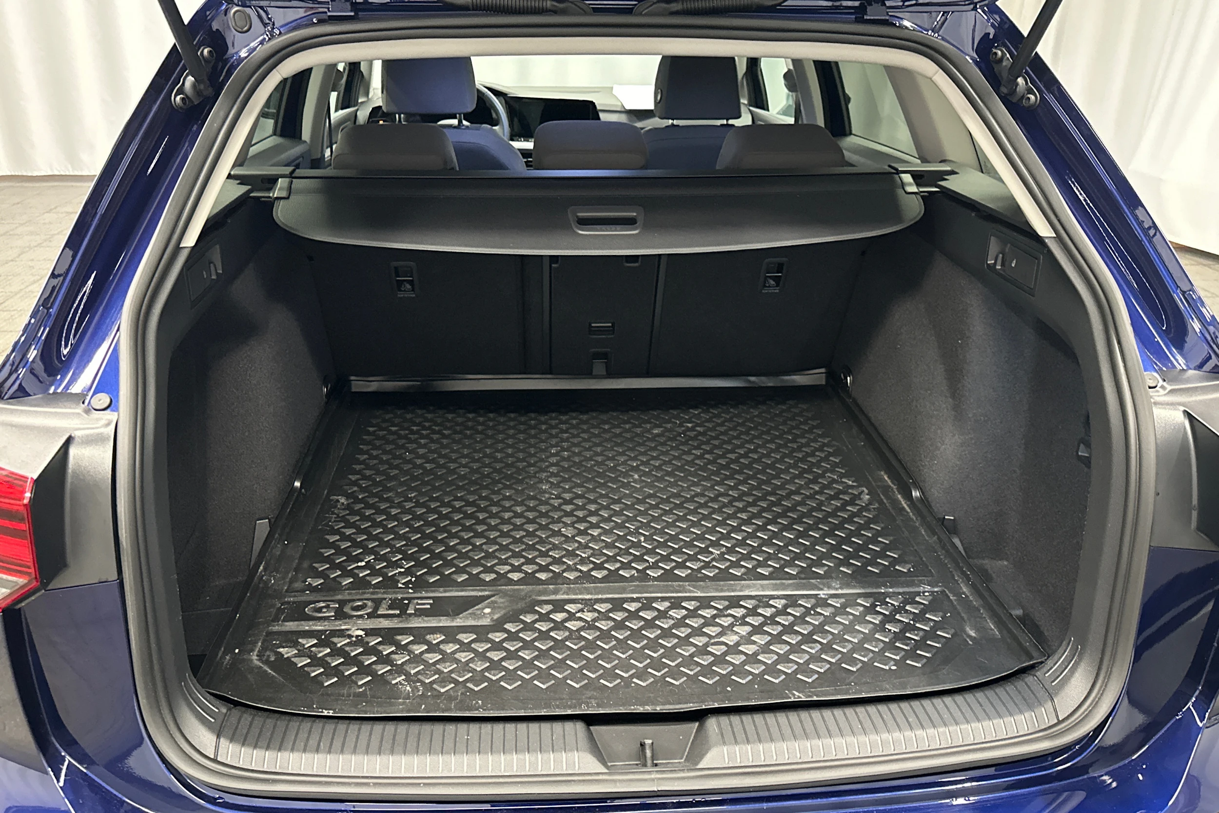 sininen Volkswagen Golf 2022 kuva 34.