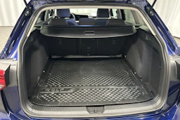 sininen Volkswagen Golf 2022 kuva 34.