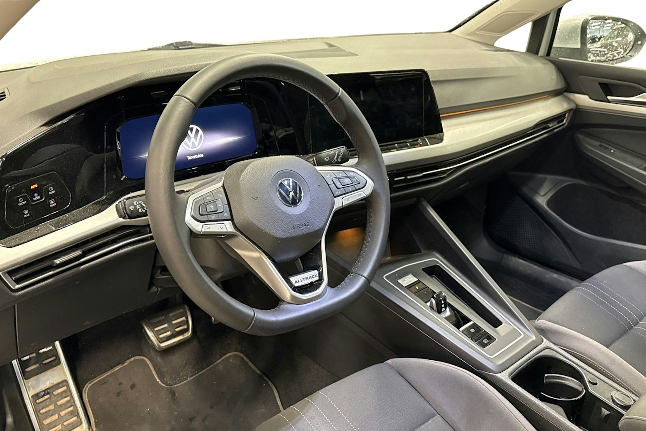 valkoinen Volkswagen Golf 2022 kuva 3.