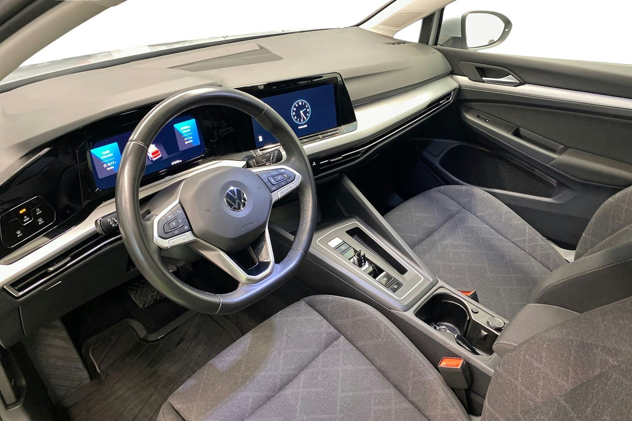 harmaa Volkswagen Golf 2022 kuva 7.