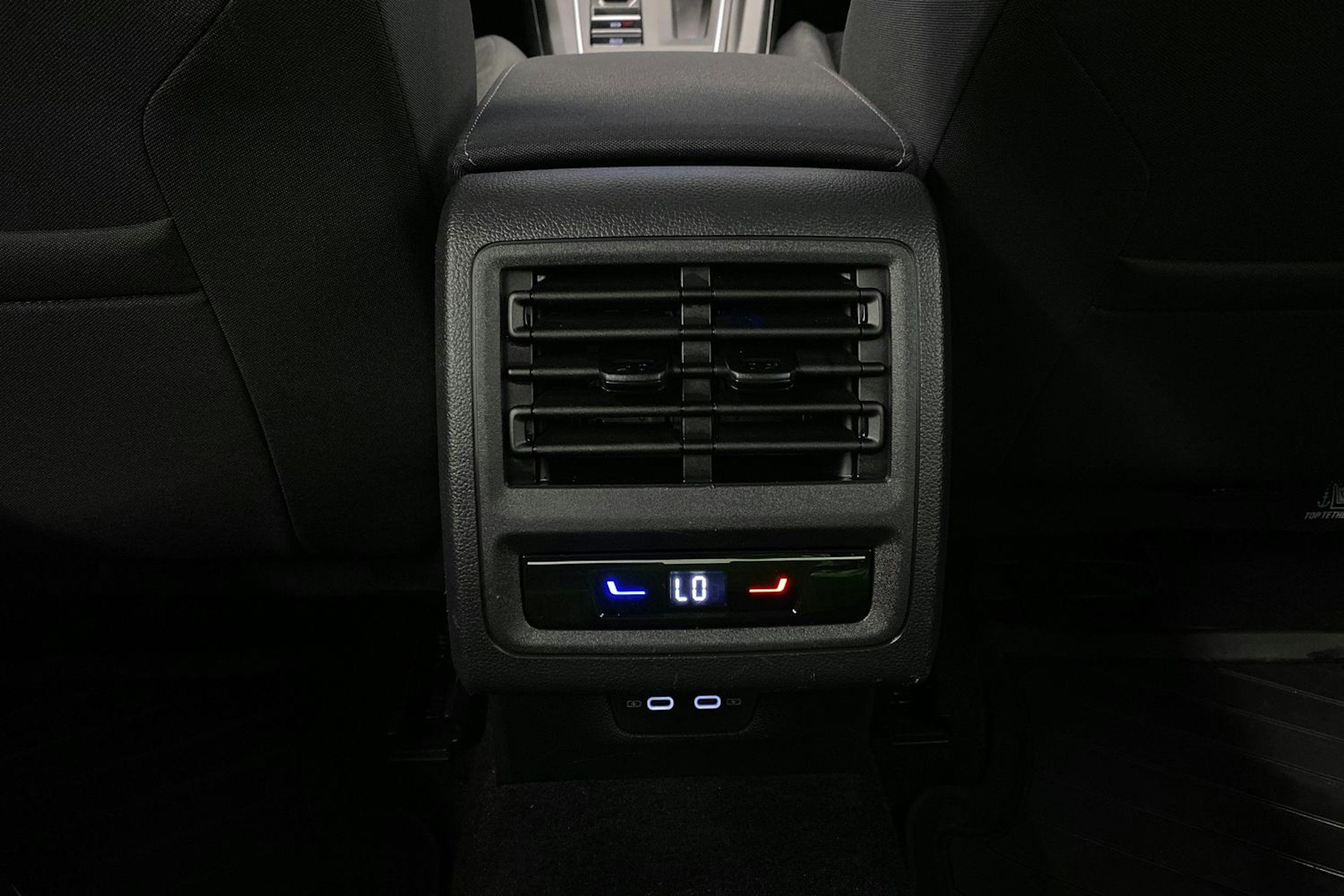 harmaa Volkswagen Golf 2022 kuva 16.