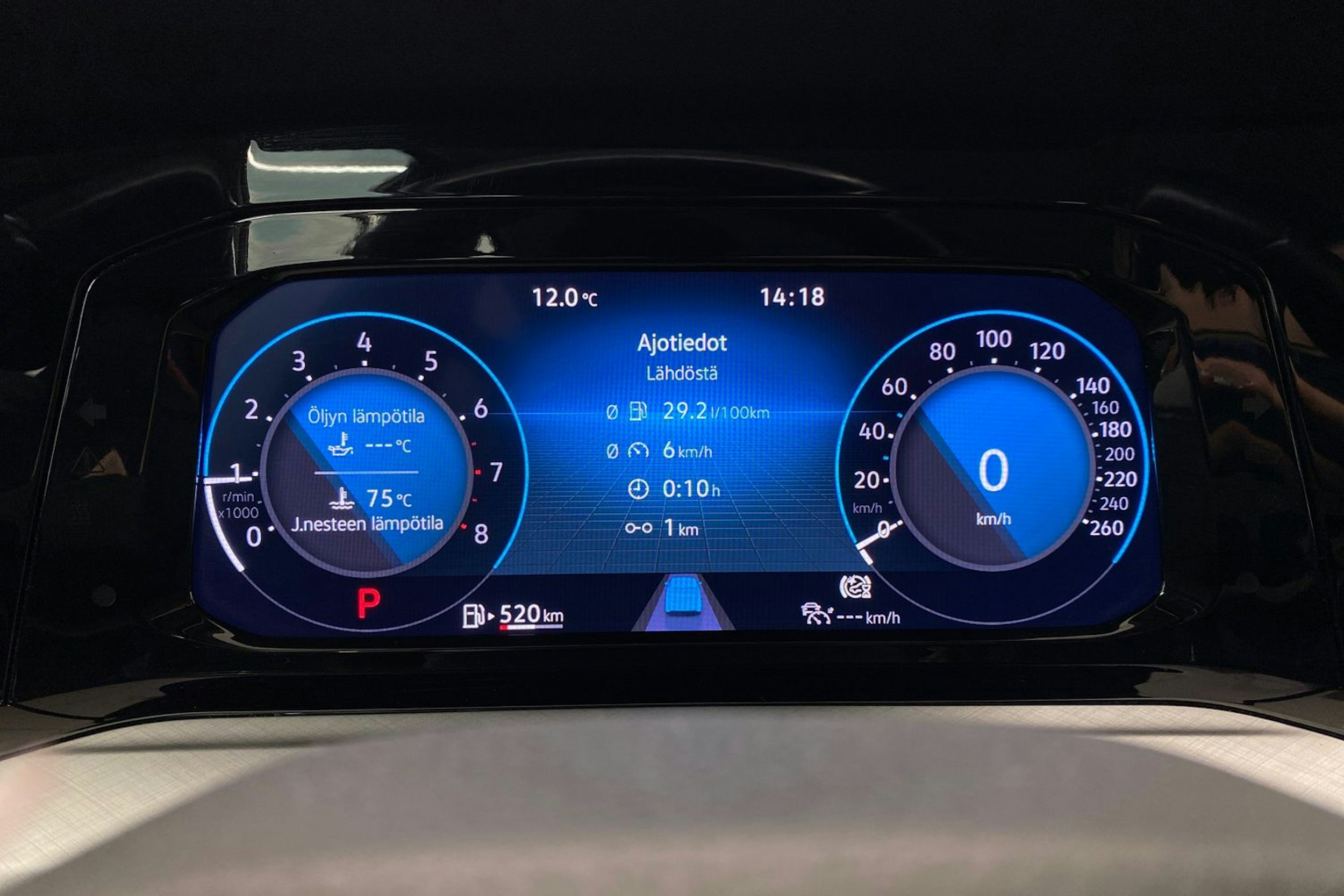 harmaa Volkswagen Golf 2022 kuva 18.