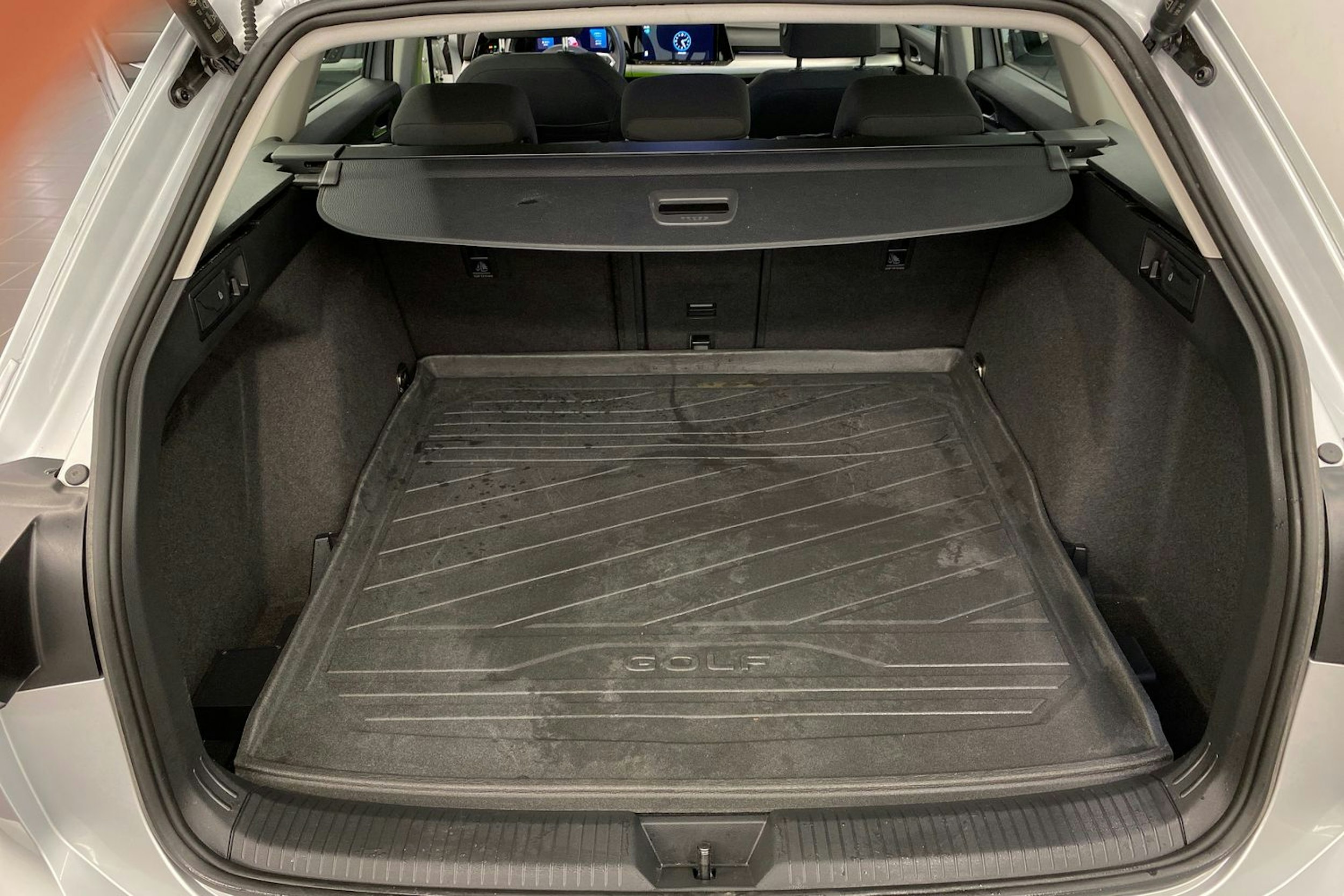 harmaa Volkswagen Golf 2022 kuva 34.