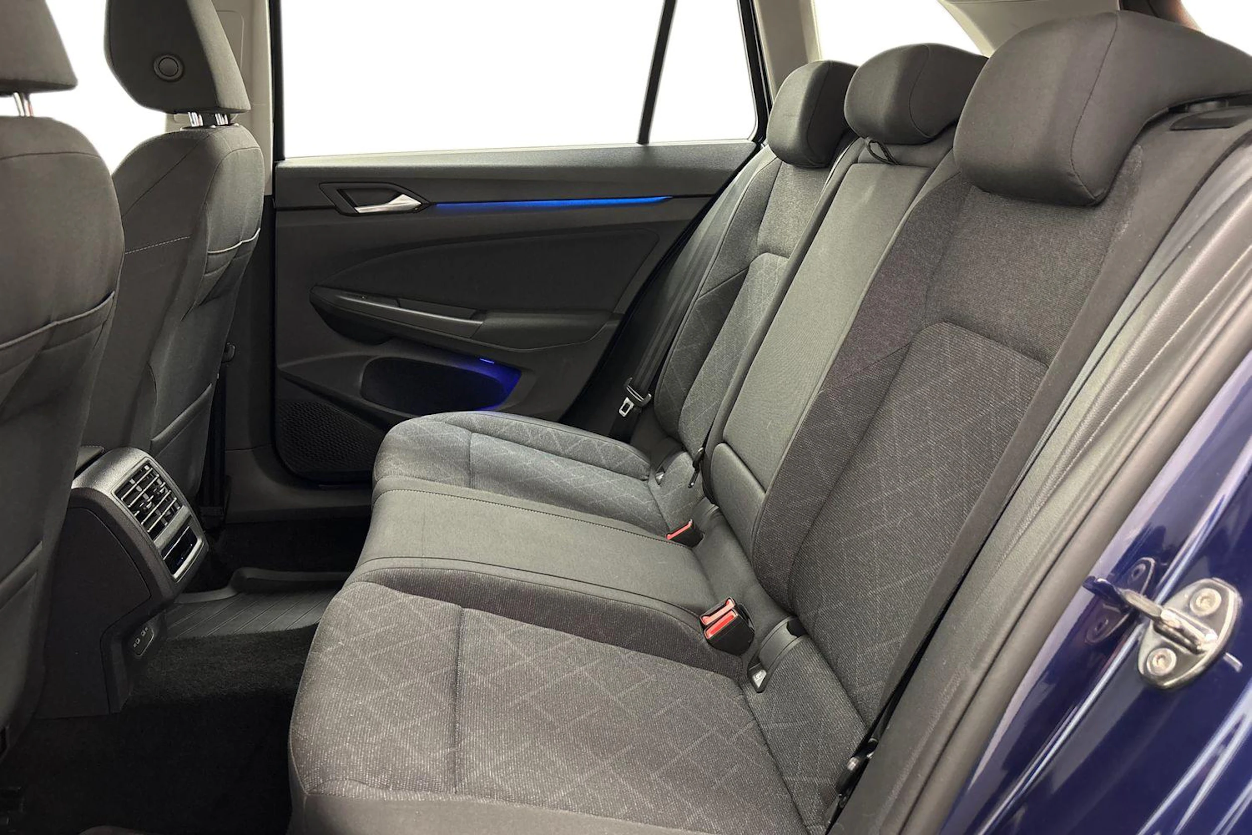sininen Volkswagen Golf 2022 kuva 8.
