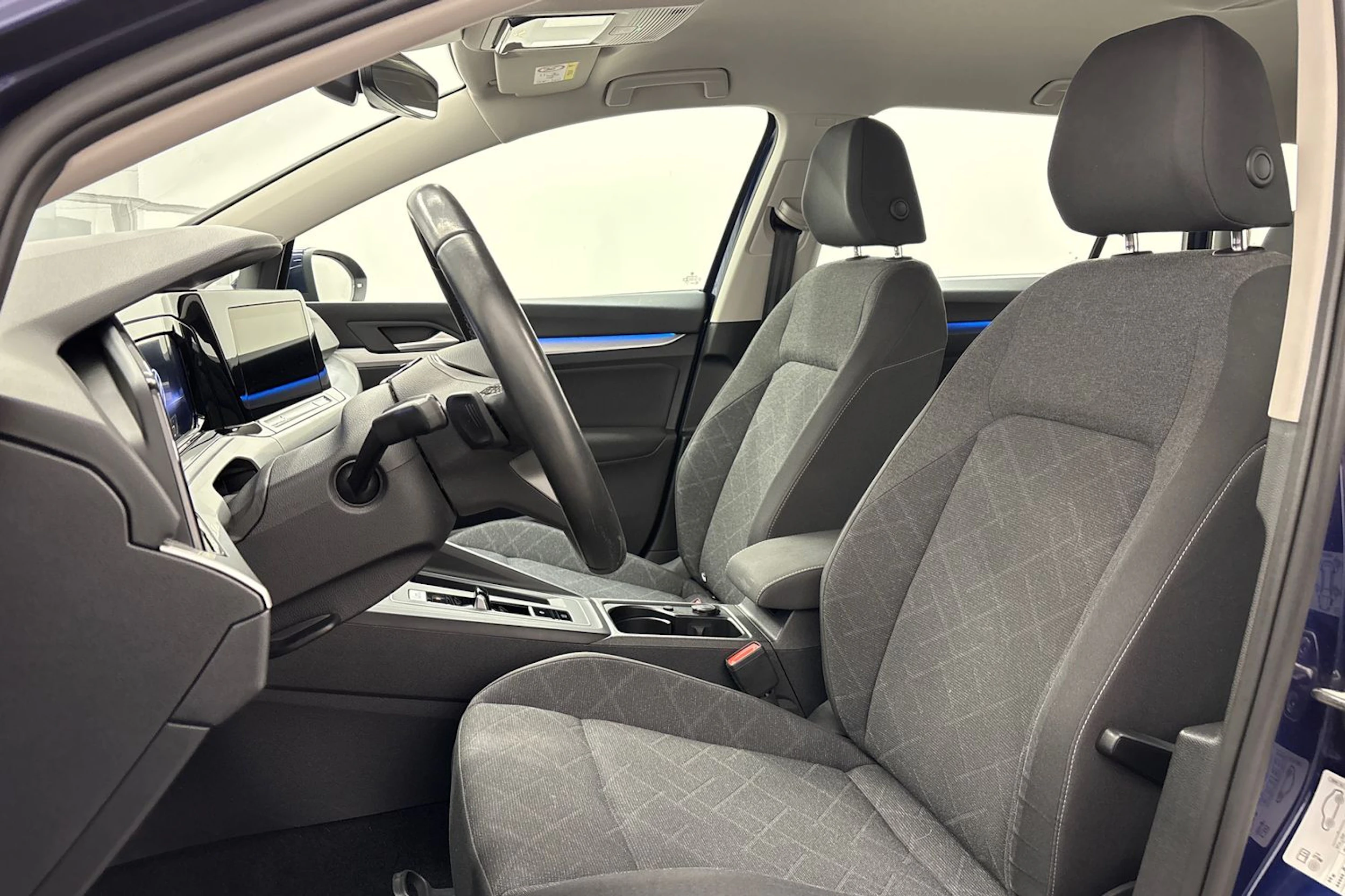 sininen Volkswagen Golf 2022 kuva 11.