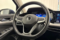 sininen Volkswagen Golf 2022 kuva 12.
