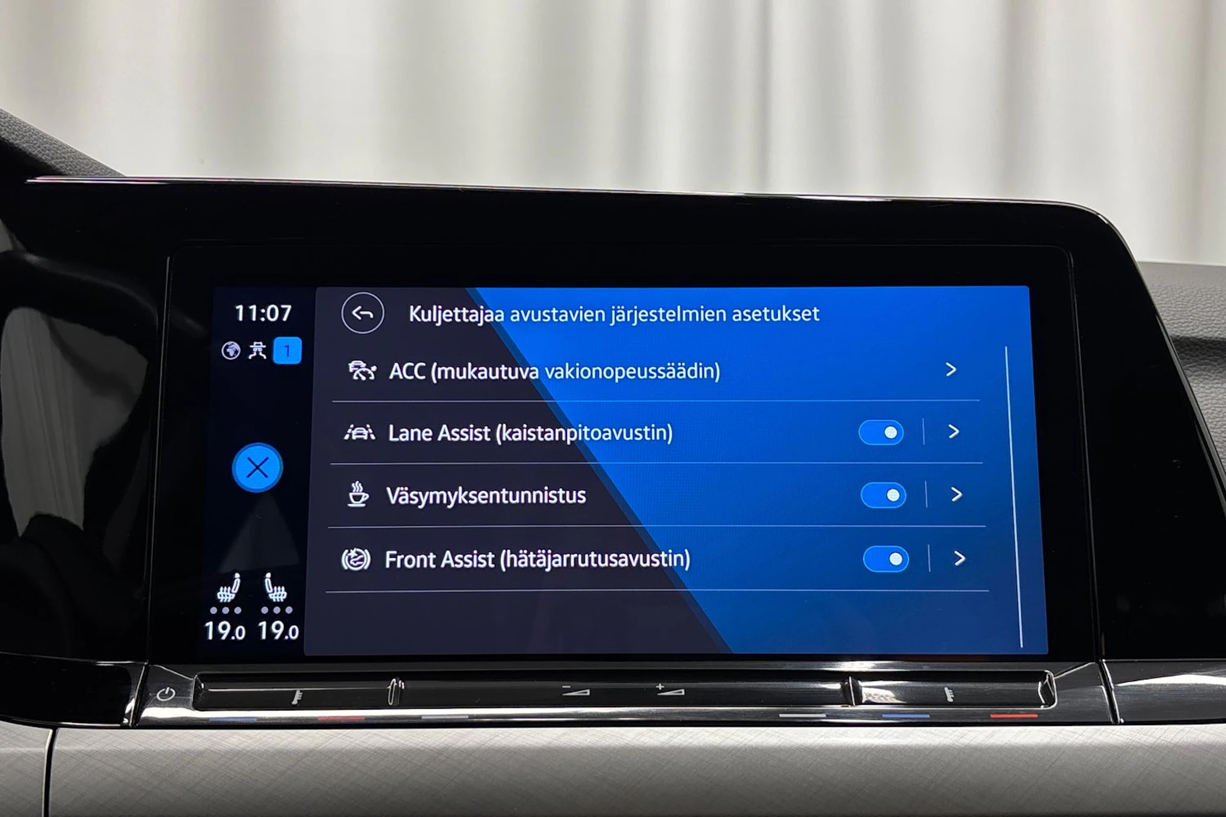 sininen Volkswagen Golf 2022 kuva 17.