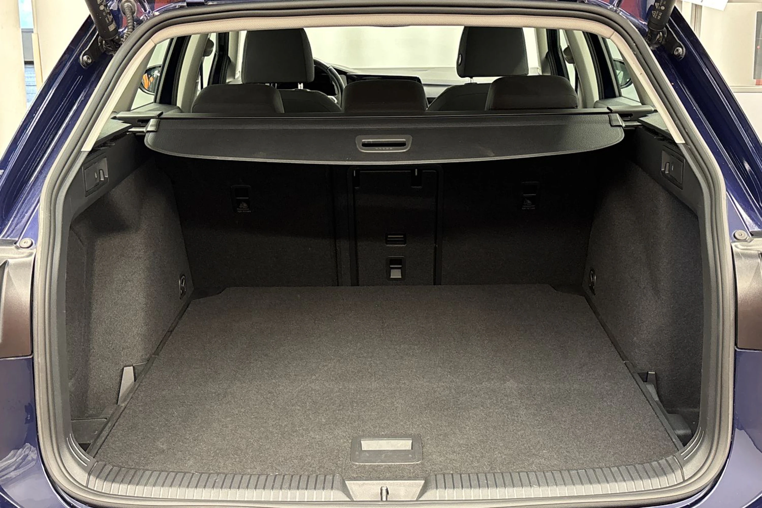 sininen Volkswagen Golf 2022 kuva 20.