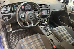 sininen Volkswagen Golf 2022 kuva 6.