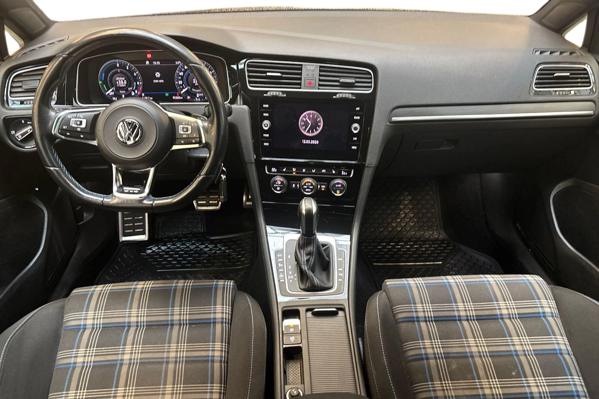 sininen Volkswagen Golf 2022 kuva 7.