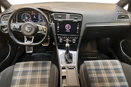 sininen Volkswagen Golf 2022 kuva 7.