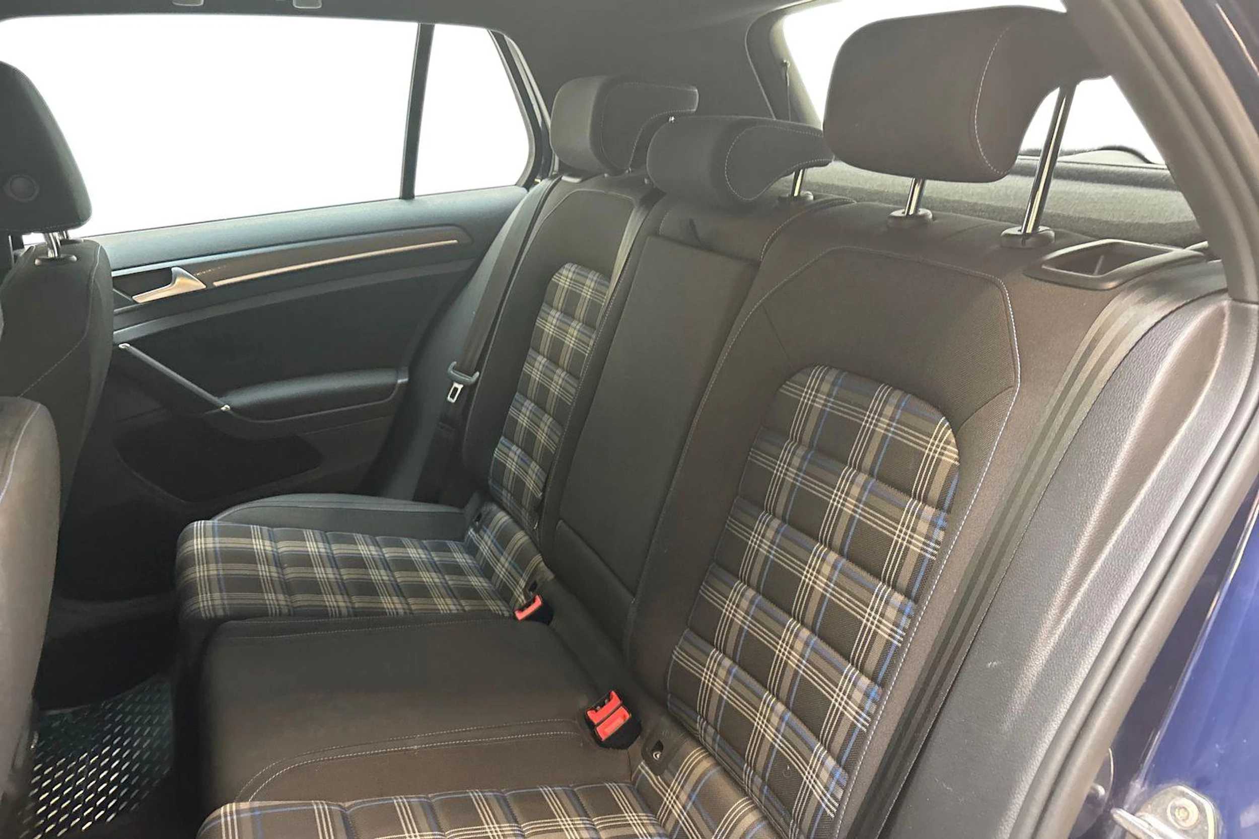 sininen Volkswagen Golf 2022 kuva 8.