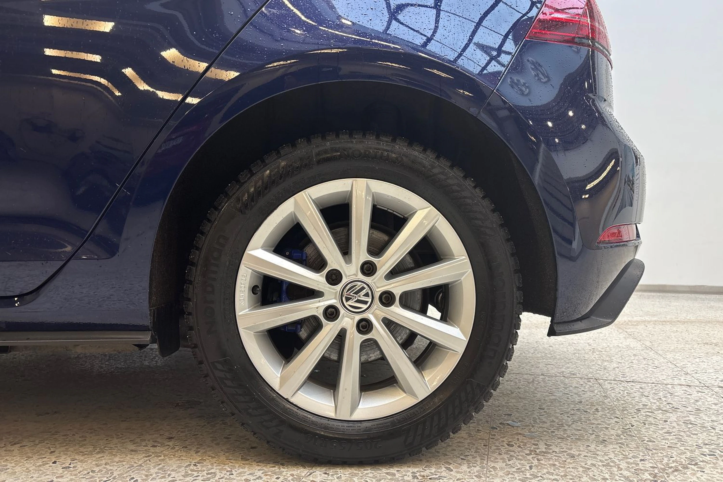 sininen Volkswagen Golf 2022 kuva 10.