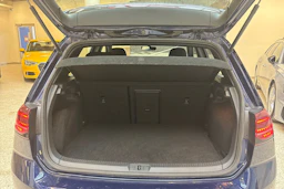 sininen Volkswagen Golf 2022 kuva 11.