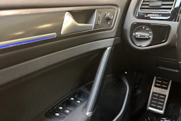 sininen Volkswagen Golf 2022 kuva 12.