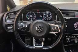 sininen Volkswagen Golf 2022 kuva 13.