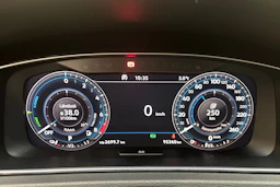 sininen Volkswagen Golf 2022 kuva 14.