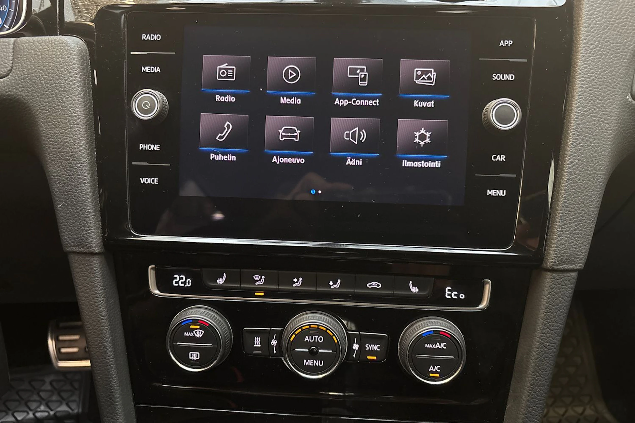 sininen Volkswagen Golf 2022 kuva 16.