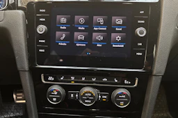 sininen Volkswagen Golf 2022 kuva 16.