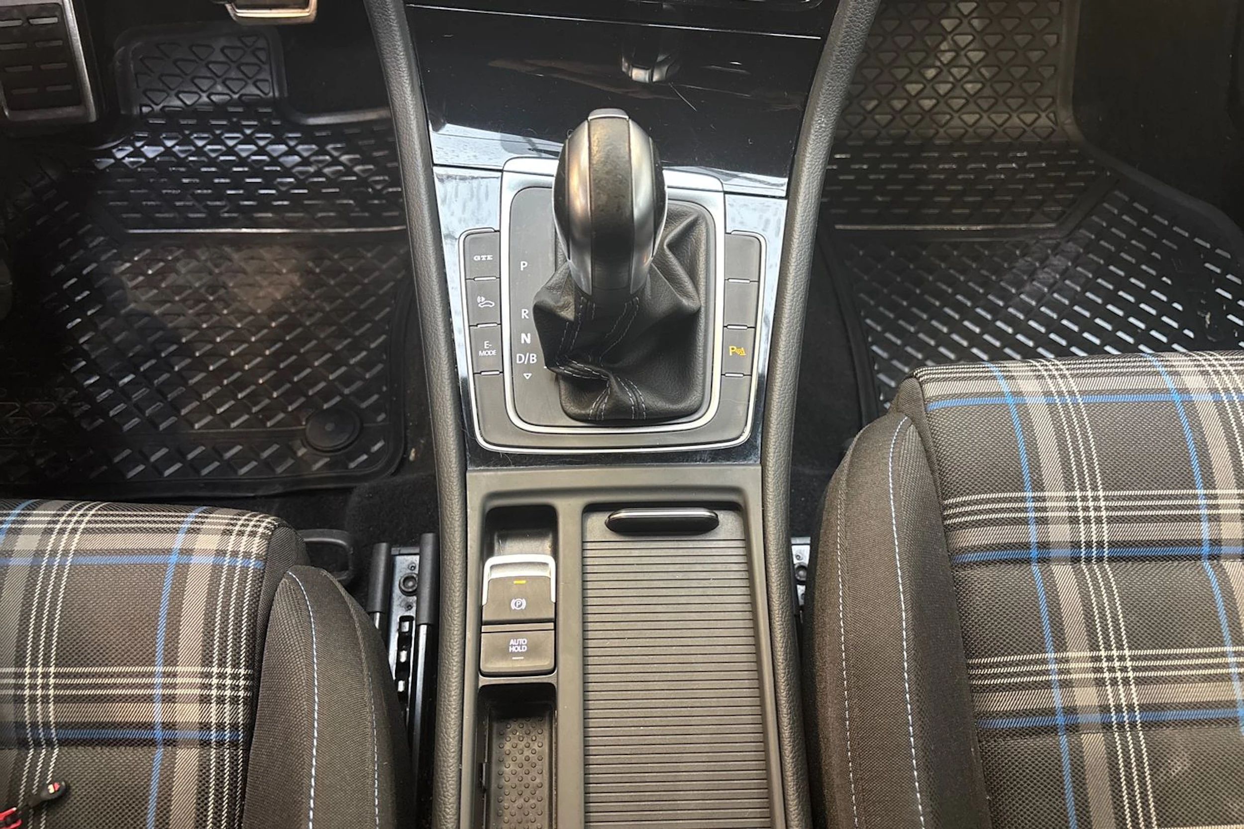 sininen Volkswagen Golf 2022 kuva 17.