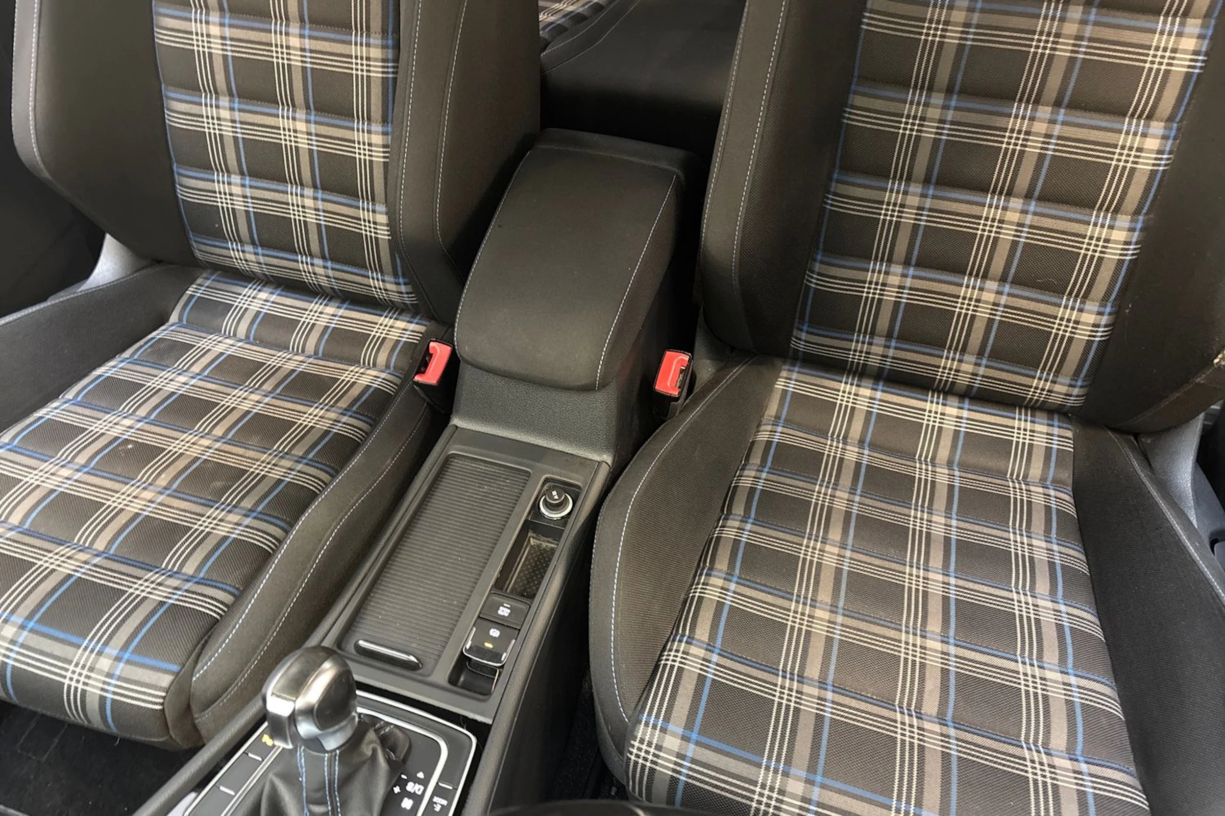 sininen Volkswagen Golf 2022 kuva 18.