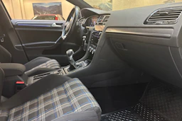 sininen Volkswagen Golf 2022 kuva 19.