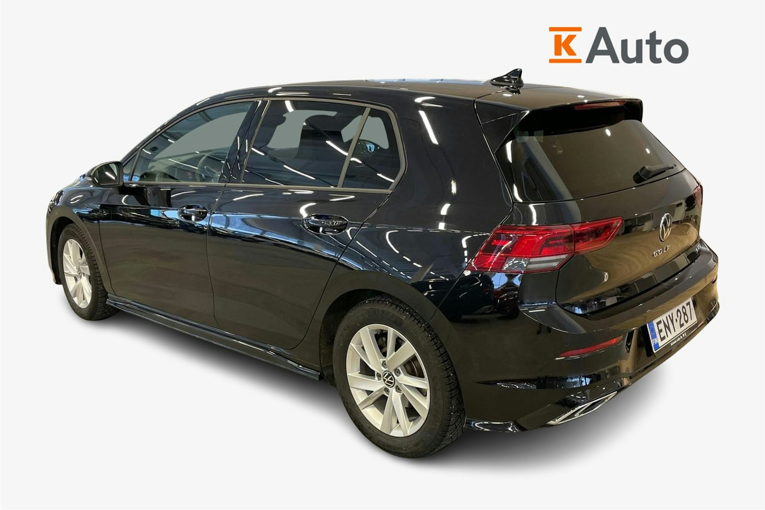 musta Volkswagen Golf 2022 kuva 2.