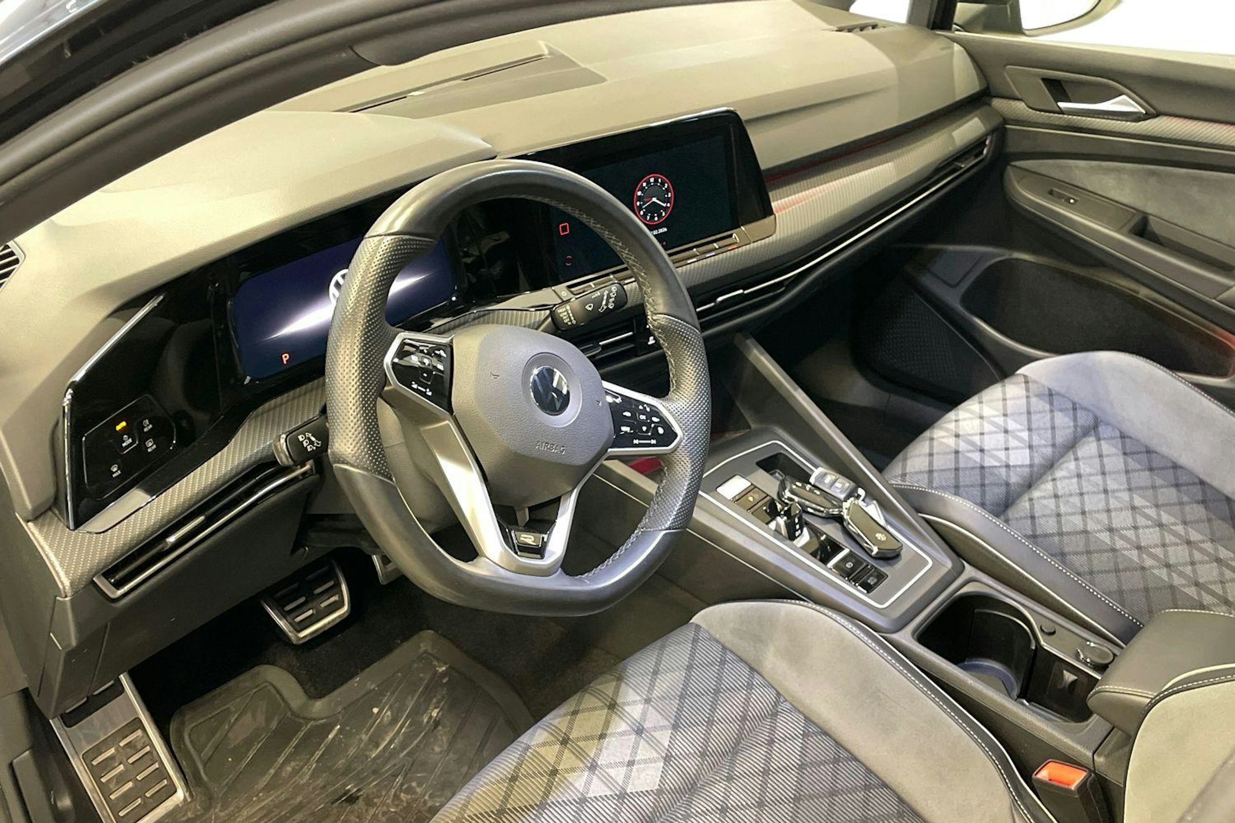 musta Volkswagen Golf 2022 kuva 7.