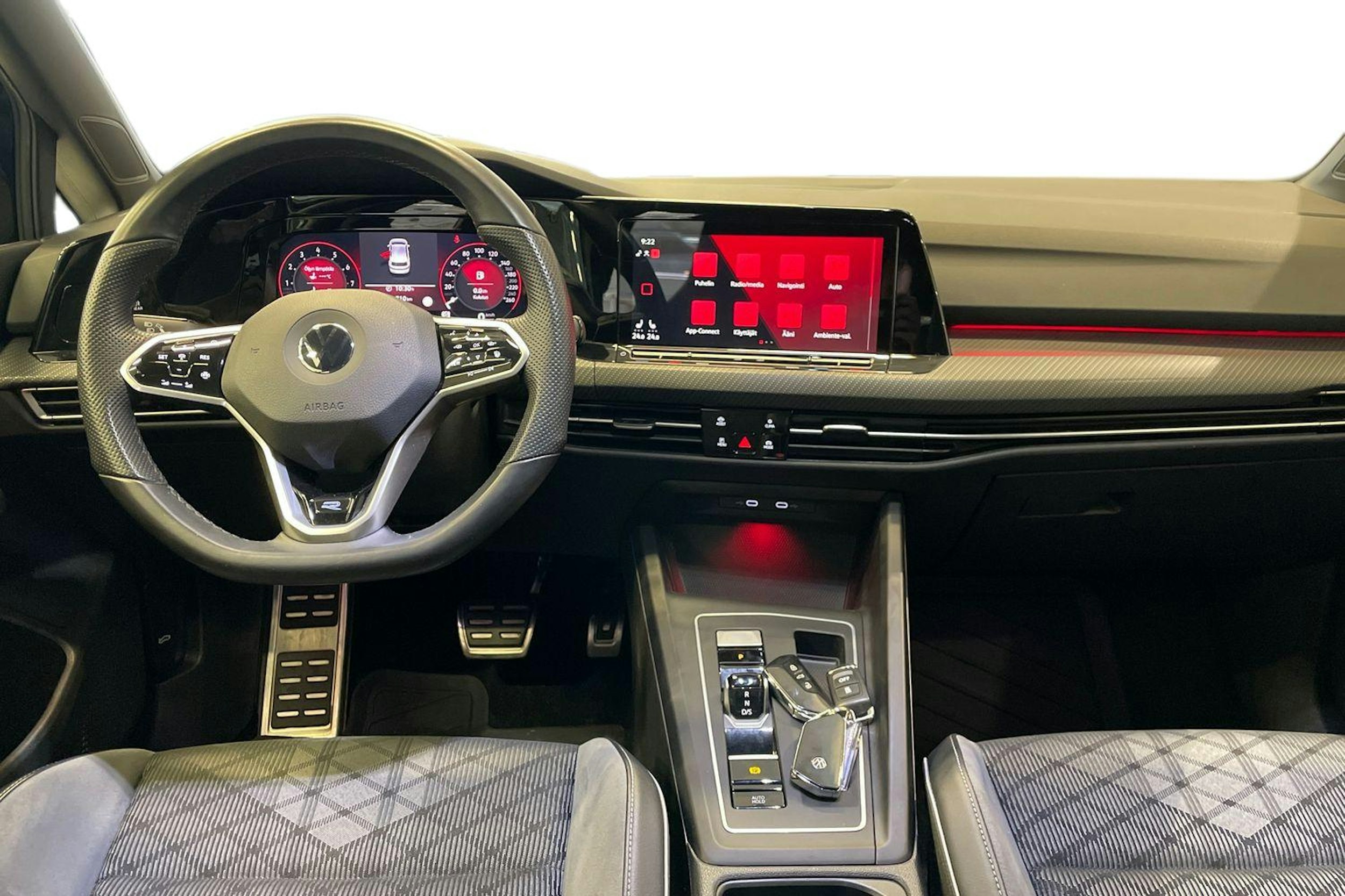 musta Volkswagen Golf 2022 kuva 9.