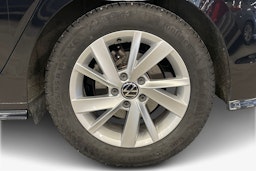 musta Volkswagen Golf 2022 kuva 11.