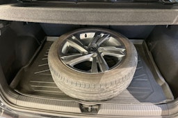 musta Volkswagen Golf 2022 kuva 13.