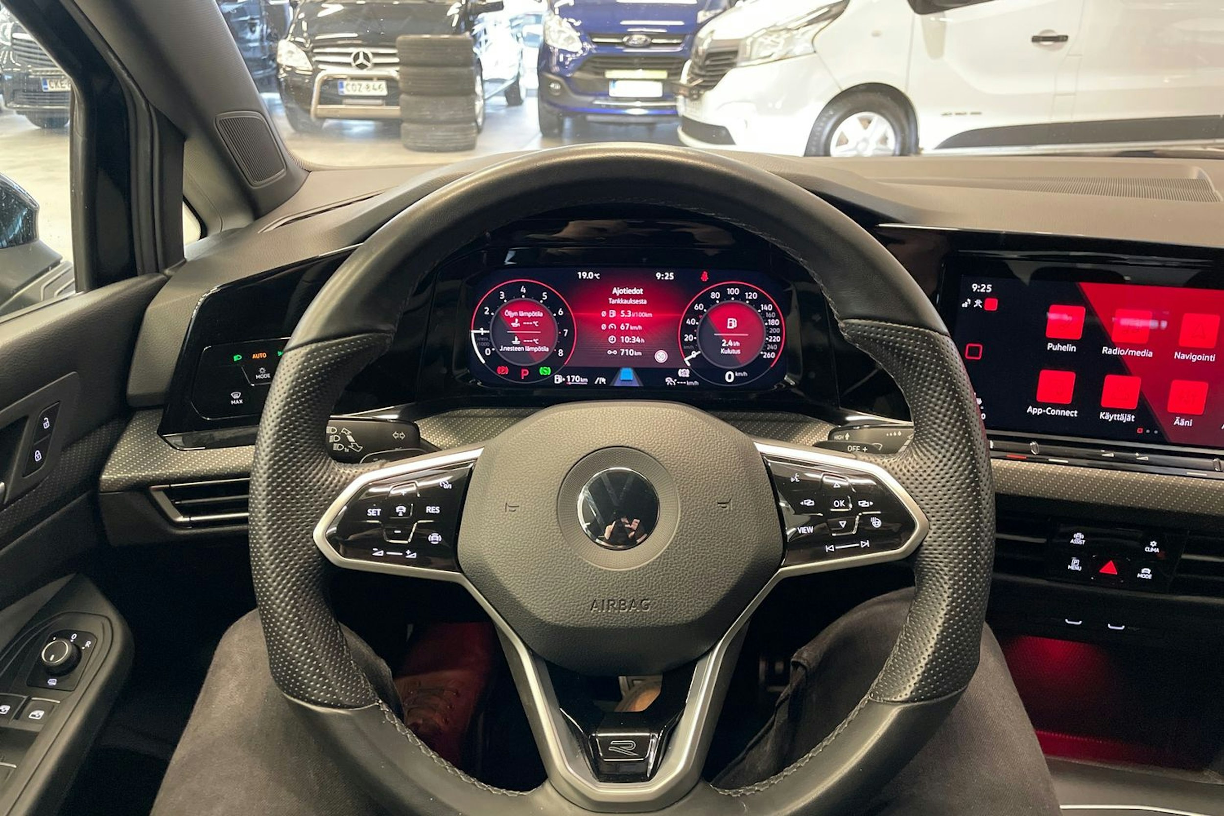 musta Volkswagen Golf 2022 kuva 15.