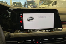 musta Volkswagen Golf 2022 kuva 17.