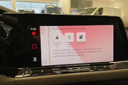 musta Volkswagen Golf 2022 kuva 18.