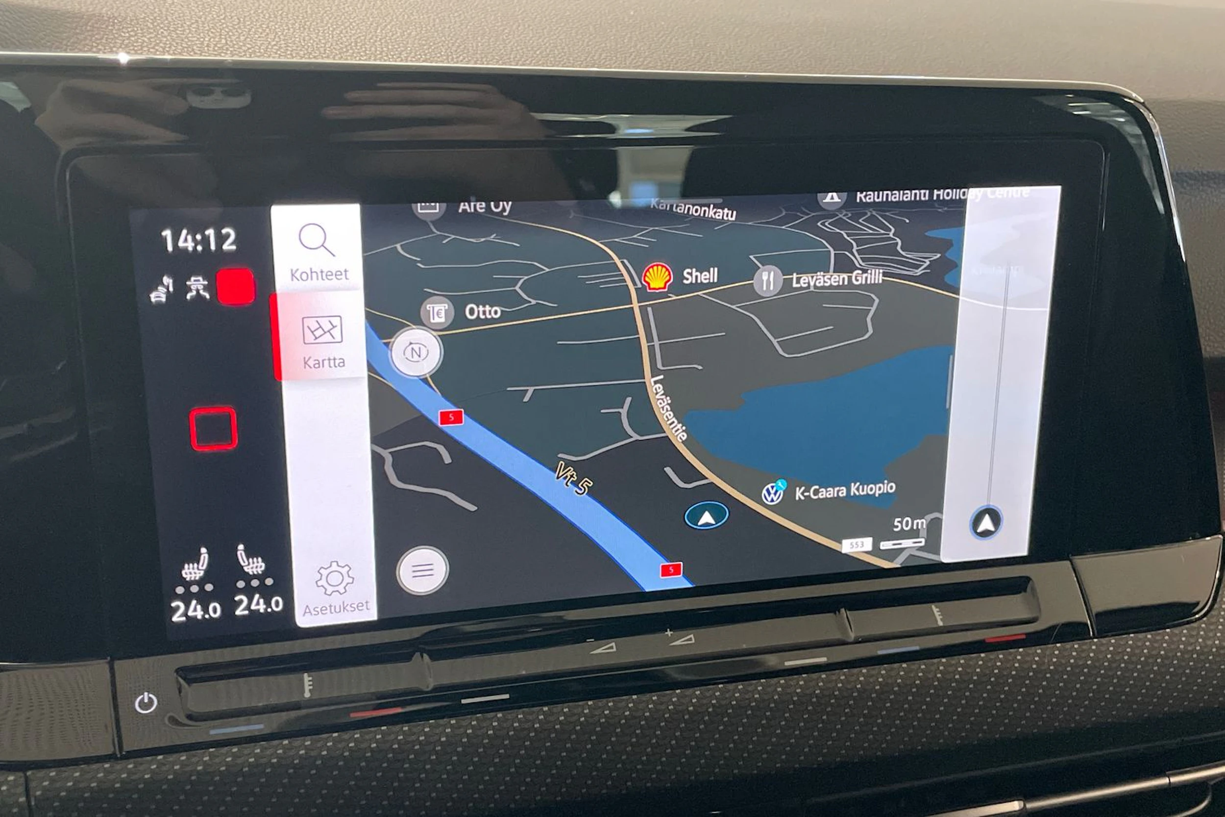 musta Volkswagen Golf 2022 kuva 20.