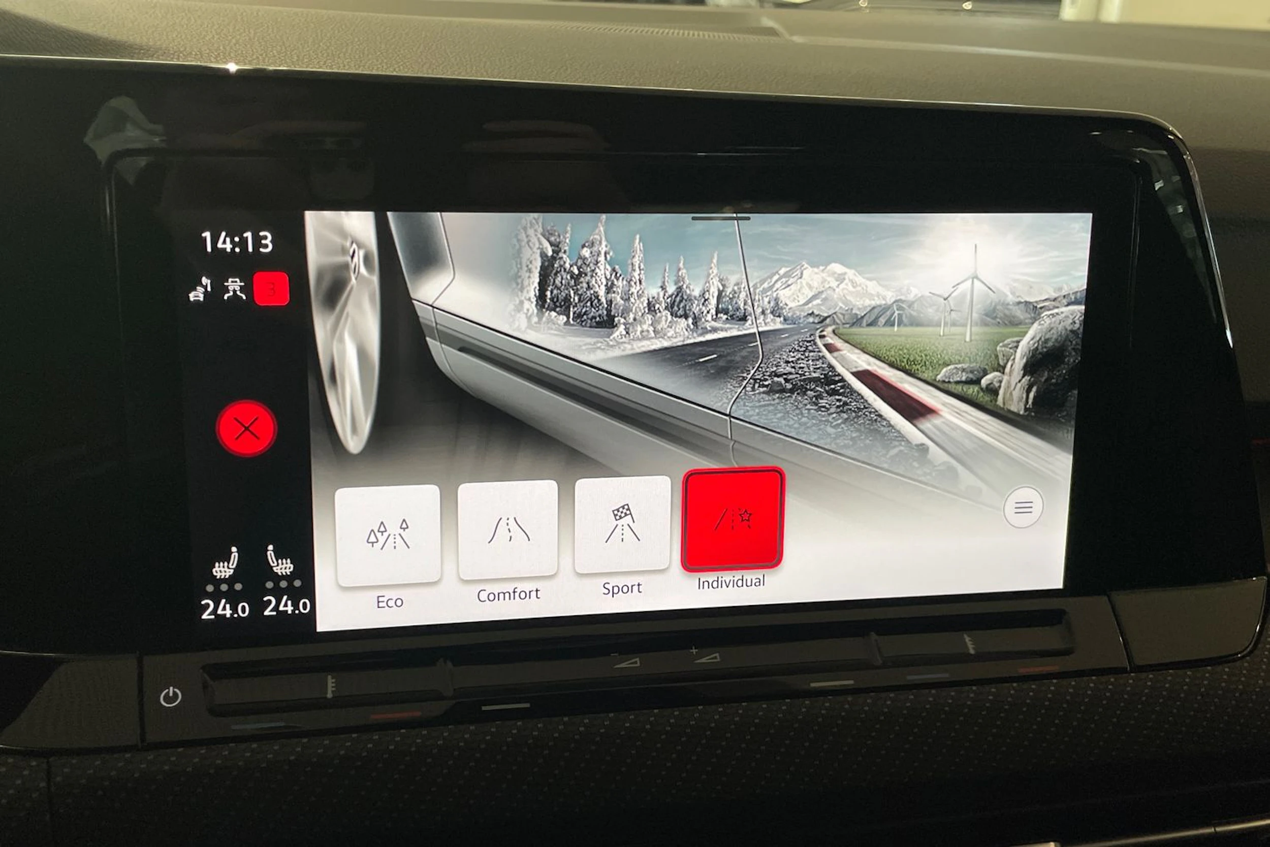 musta Volkswagen Golf 2022 kuva 21.