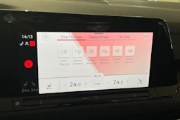 musta Volkswagen Golf 2022 kuva 22.