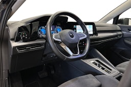 musta Volkswagen Golf 2022 kuva 7.